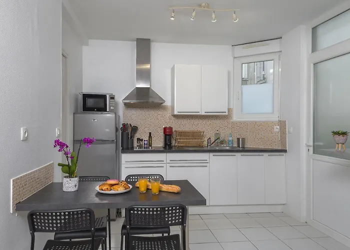 Calme Avec Parking Proche Place Ney Apartamento